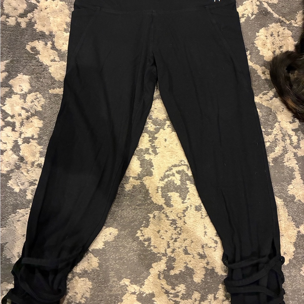 Victoria’s Secret pink Black Bottoms with cute leg straps & pockets!!!
